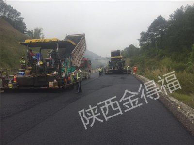 一级公路沥青摊铺